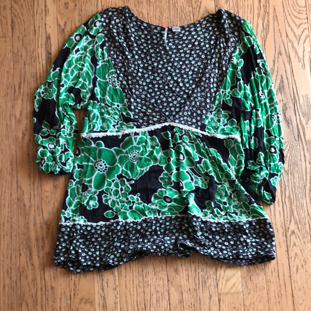 RicRac Anthropologie Brand Deep V-neck Lrg
